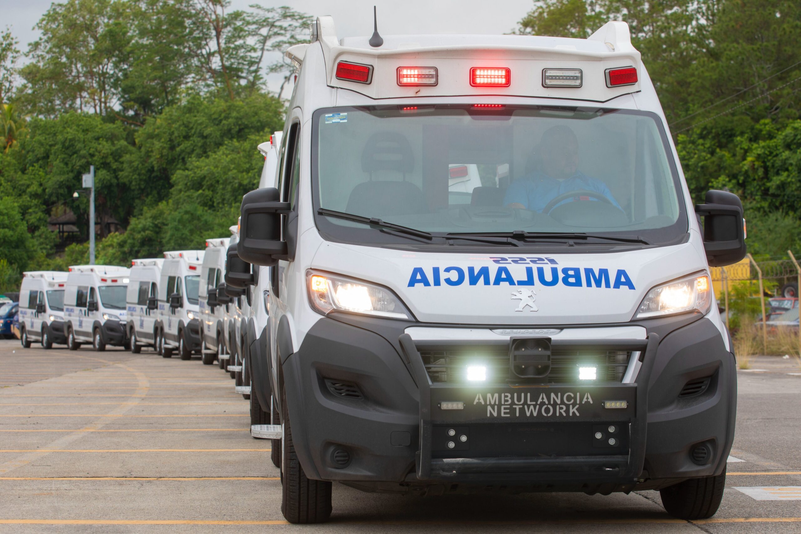 El ISSS cuenta con más del 36 de ambulancias nuevas desde la