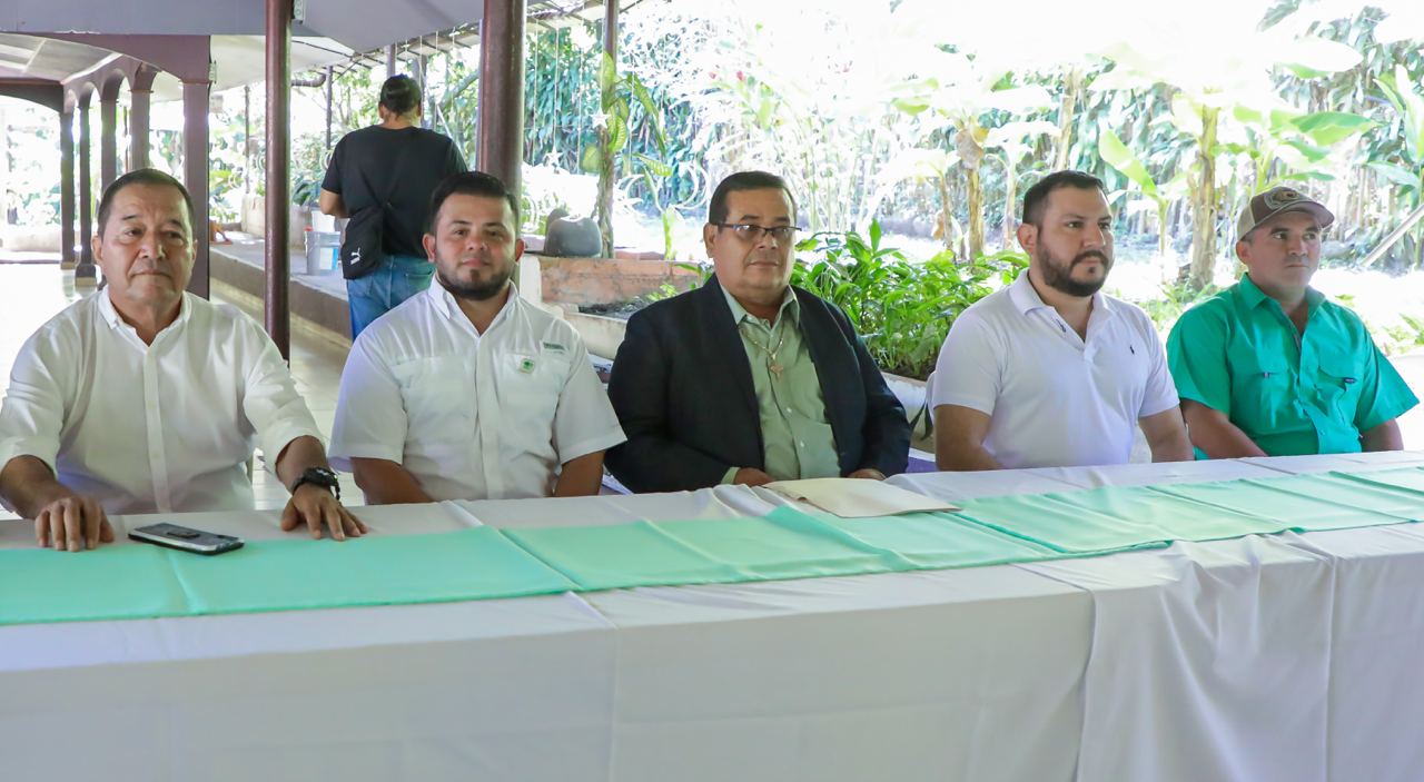 Candidato A Diputado Luis Ur As Recibe Apoyo De Exalcaldes De La