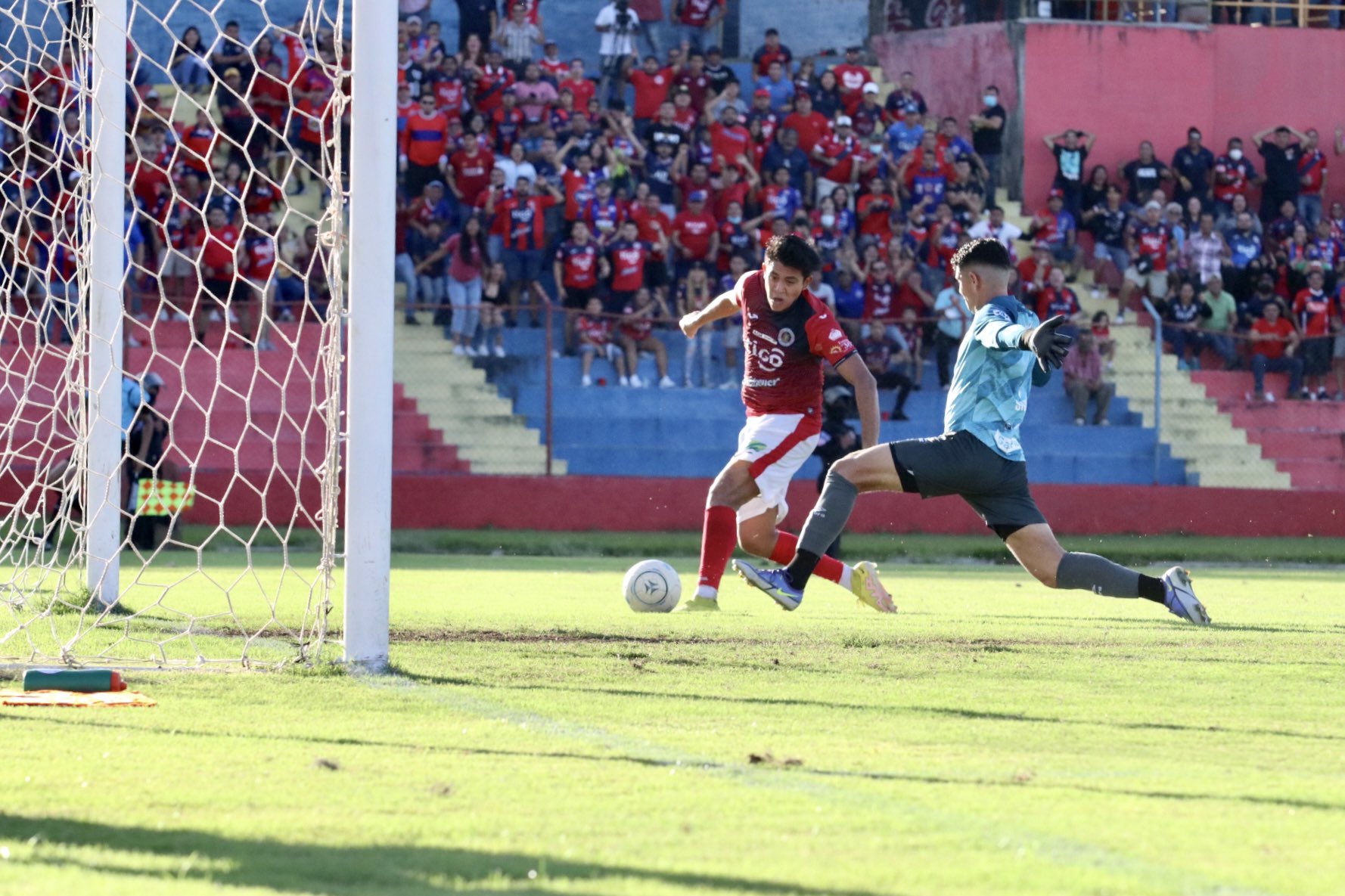 FAS golea 30 a Alianza y clasifica a cuartos de final del fútbol