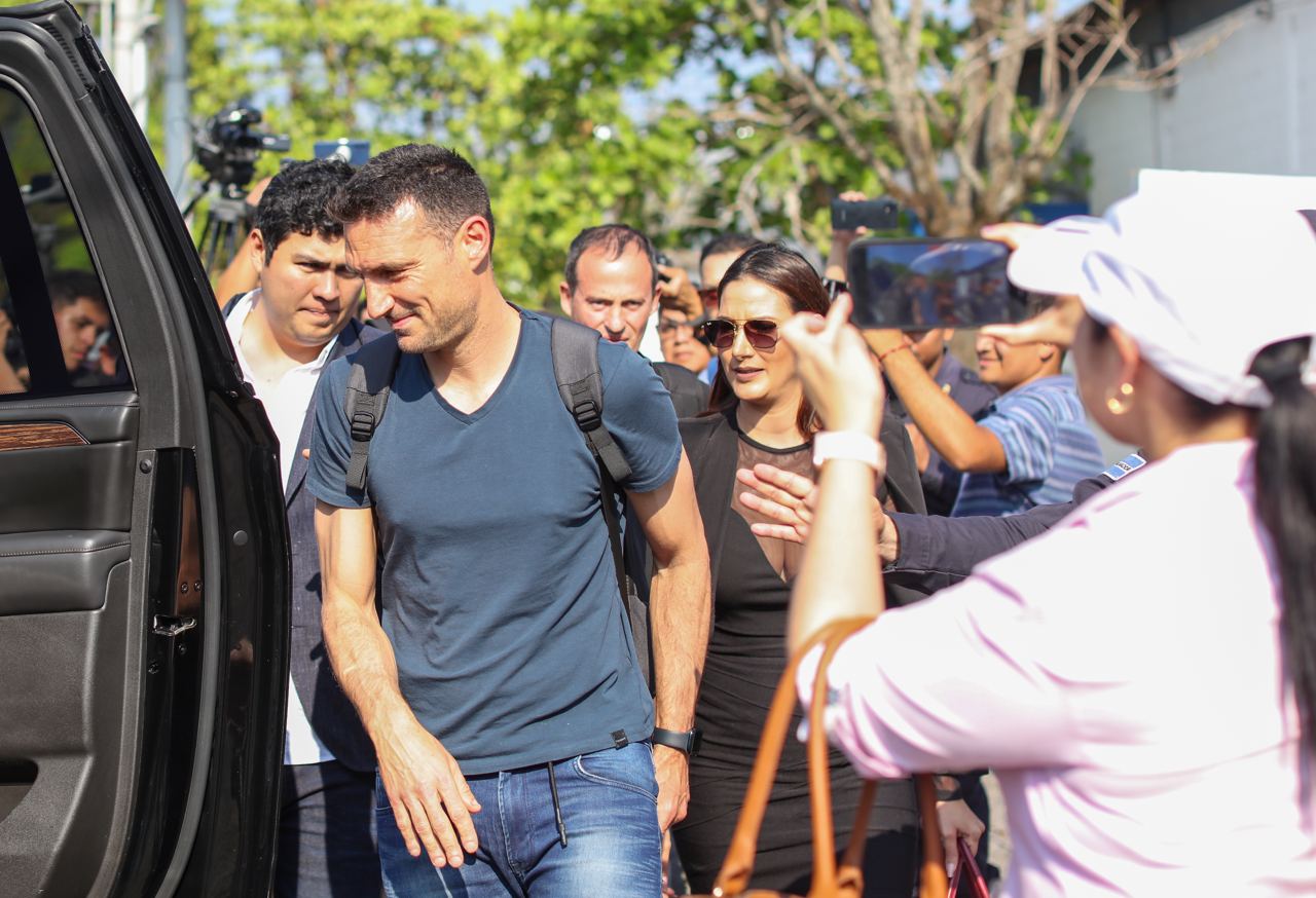 Lionel Scaloni, Entrenador Campeón Del Mundo Con Argentina, Arriba A El ...